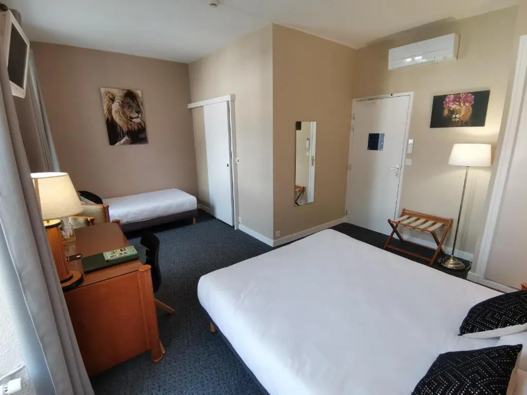 Standard Triple room