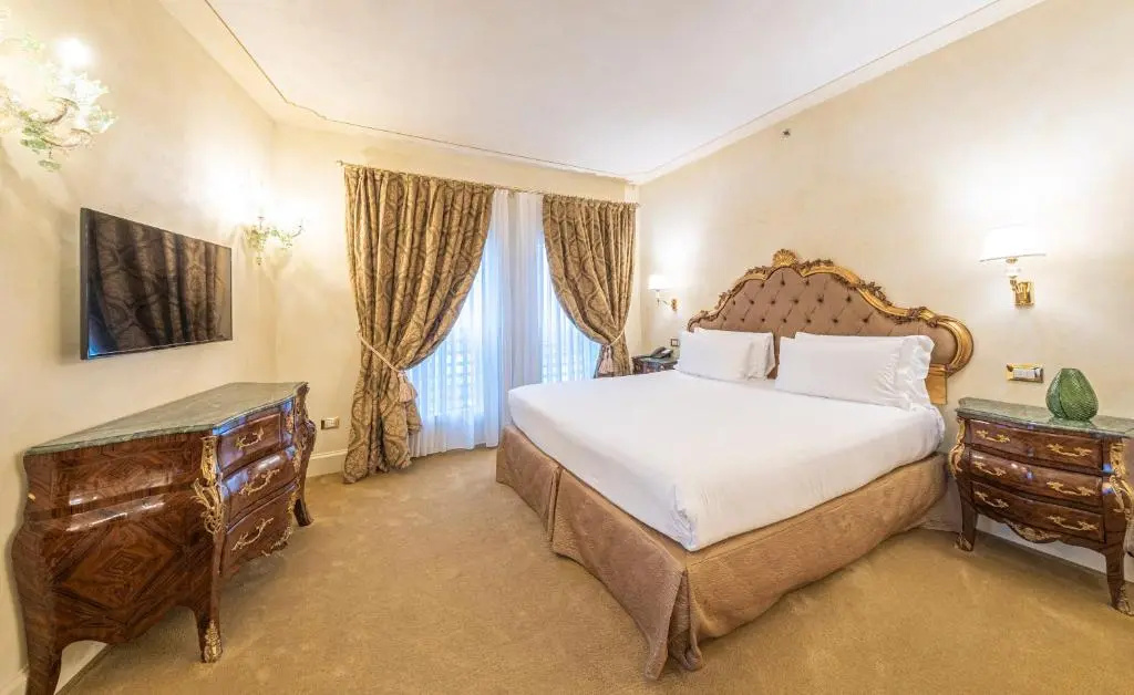 Deluxe Double room (full double bed)