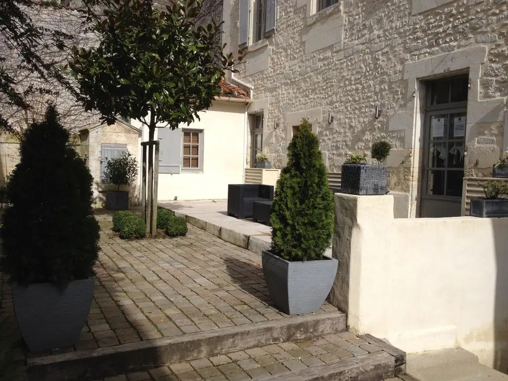Voir la photo 1 — Maison Charles Maurice
