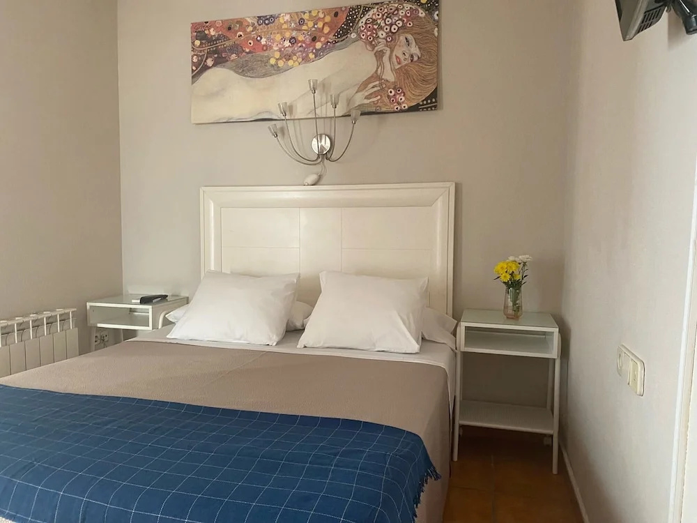 Superior Double room with balcony (full double bed)