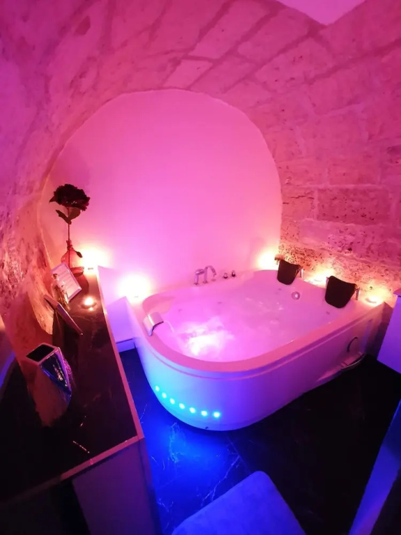 Afficher la photo 8 — La Forteresse Jacuzzi-Sauna