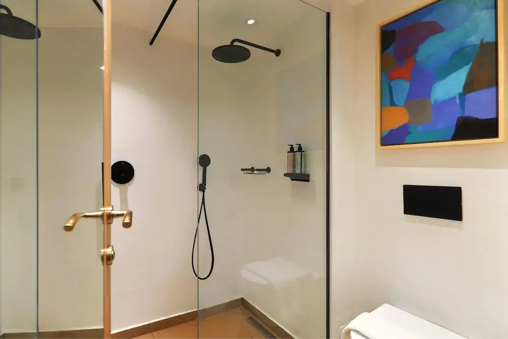 Superior Double room with balcony (full double bed)