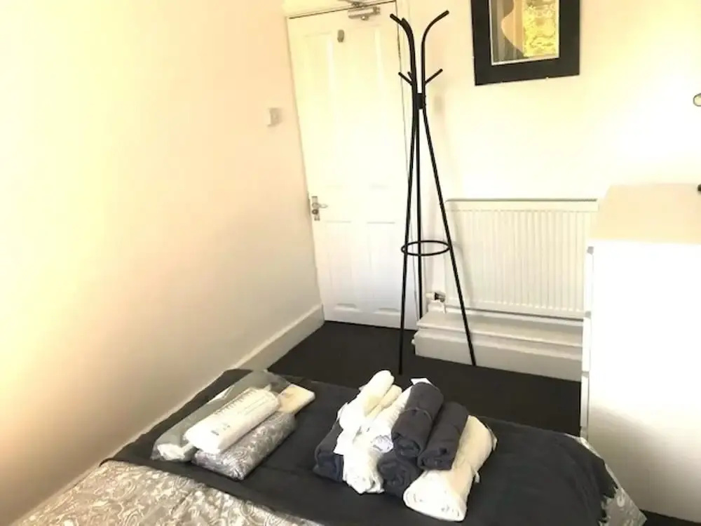 Cozy Quiet City Escape - Northampton Apartment