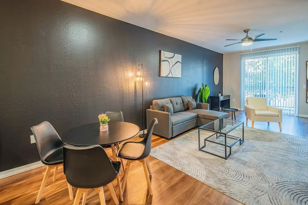 2 Bedrooms Apartment