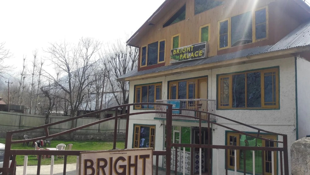 Hotel Bright Palace
