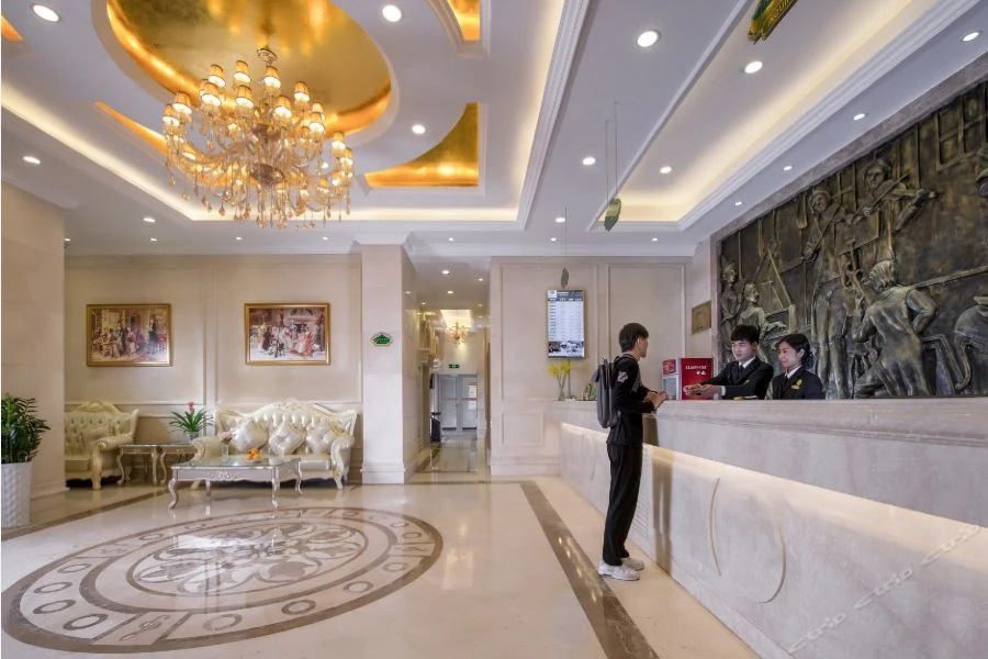 Lobby & Reception