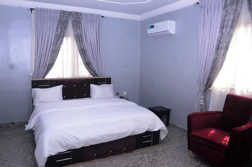 Standard Double room with city view (full double bed)