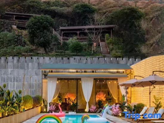 Yangshuo Banshanju · Mountain-side Family-friendly Swimming Pool Vacation Apartment