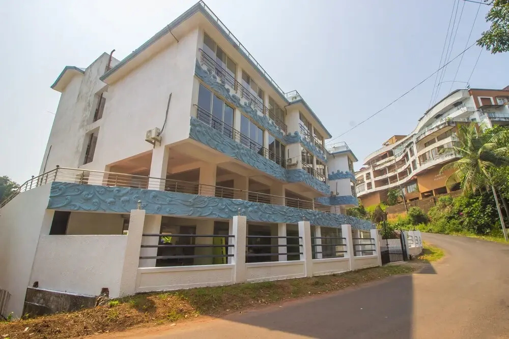 OYO Home 12319 Elegant 1BHK Near Vainguinim Beach
