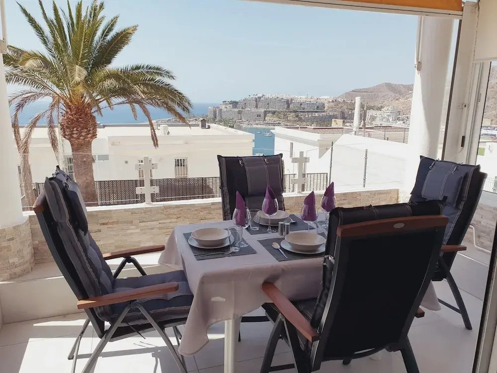 Elegant and Spacious Apartment With Sea Vieuw