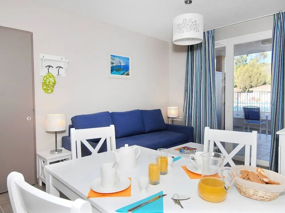 Voir la photo 2 — Sunny Retreat With Pool