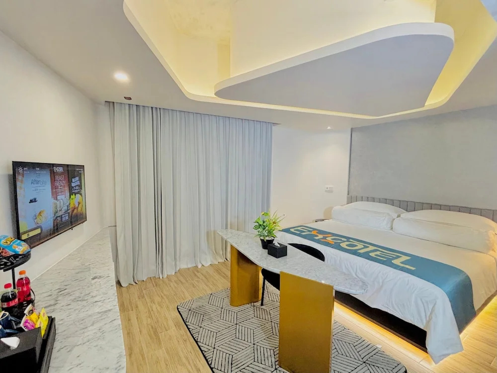 Business Suite with city view