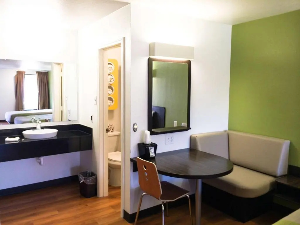 Deluxe Double room (full double bed)
