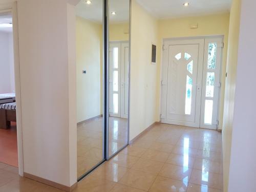 Отель Apartment In Icici With Seaview Terrace Air Condition Wifi, фото 2