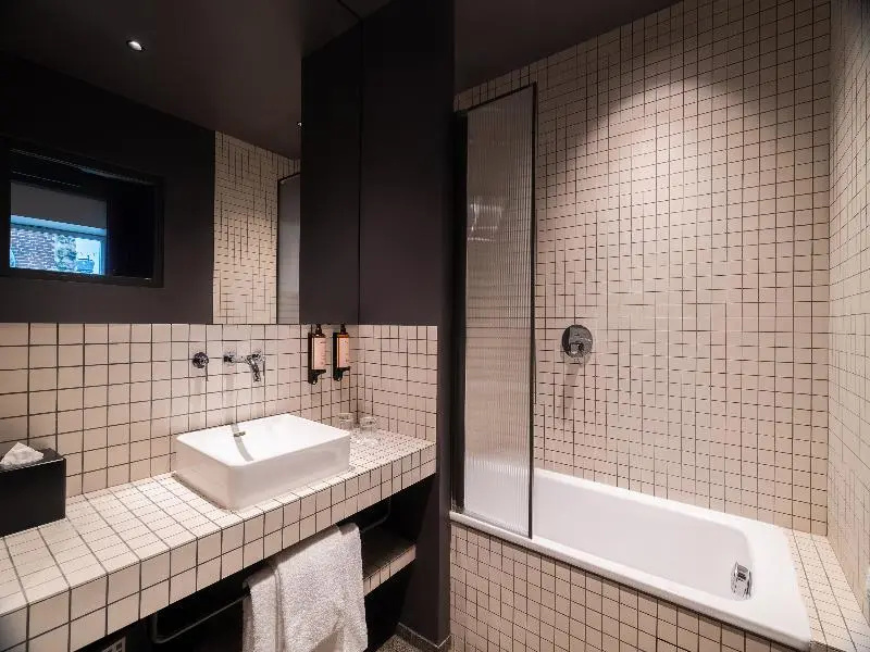 Deluxe Double room (full double bed)