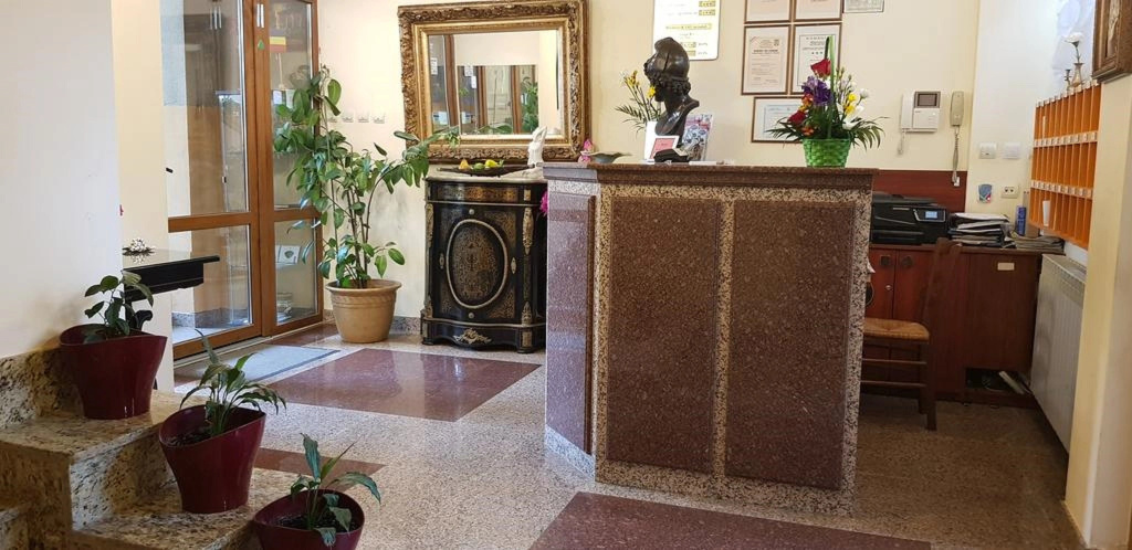 Lobby & Reception