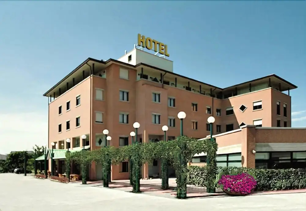 Leonardo Hotel