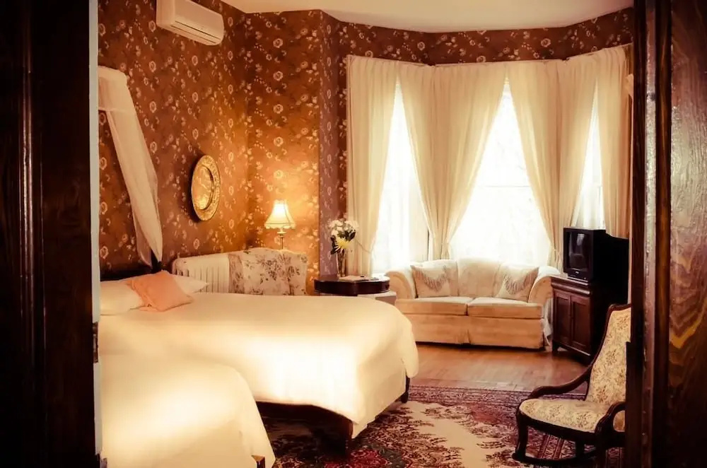 Classic Quadruple room with garden view