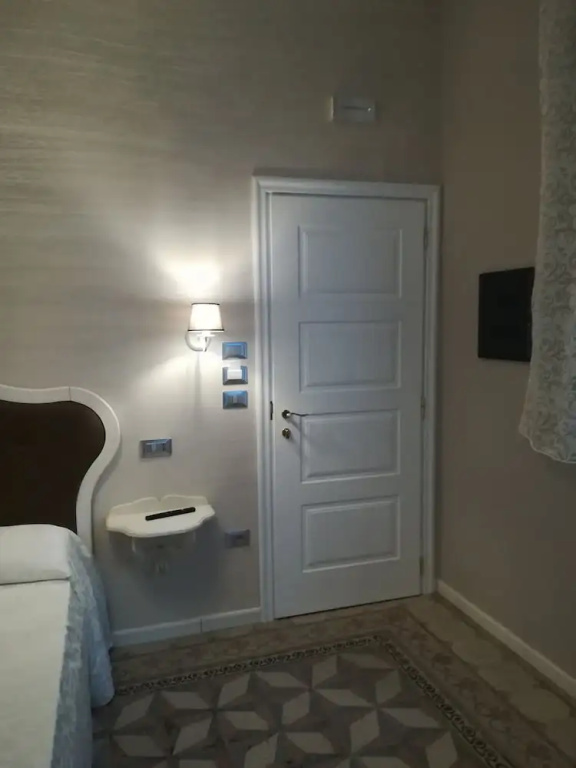 Deluxe Double room (full double bed)