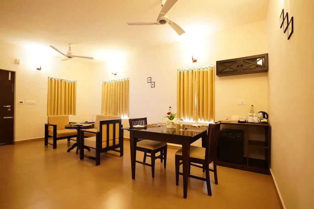 兩間臥室舒適四人房附陽台，配兩張雙人床