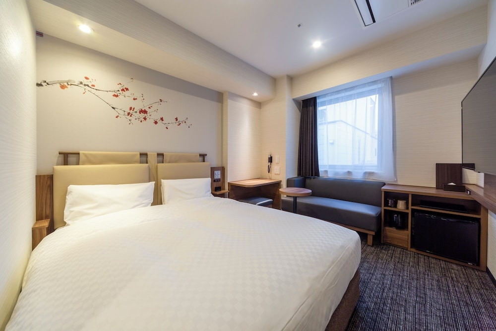 Отель VIA INN HAKATAGUCHI EKIMAE JR-West Group в Фукуоке