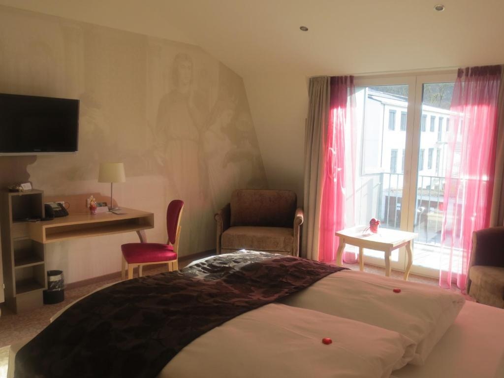Double Junior Suite (full double bed)