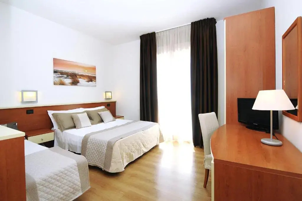 Standard Triple room with balcony and with sea view