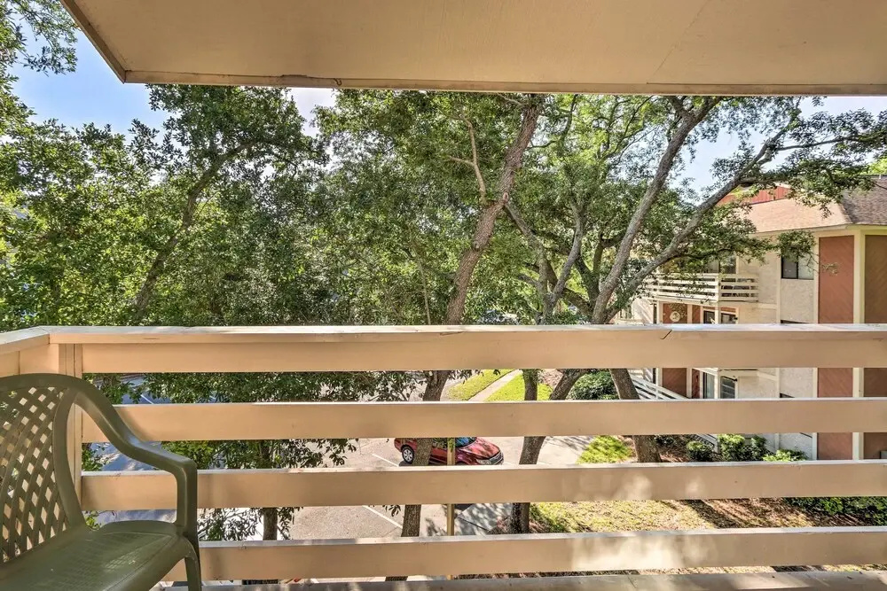 Steps to Sand: Hilton Head Island Condo w/ Pool
