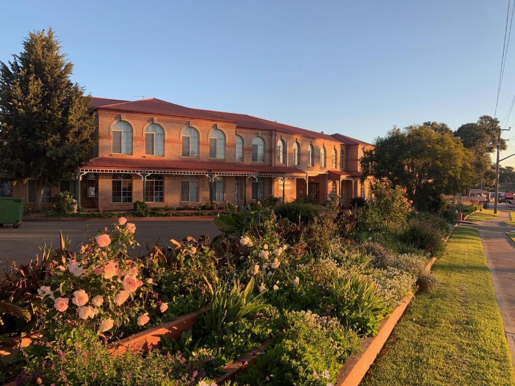 Heritage Motor Inn Goulburn image