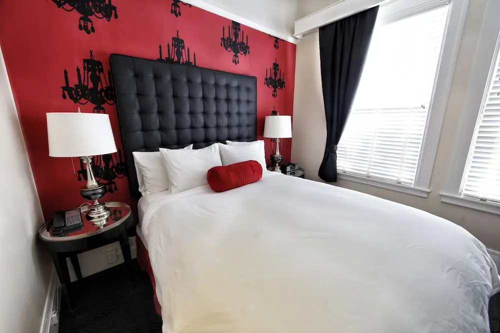 Double Suite with balcony (full double bed)