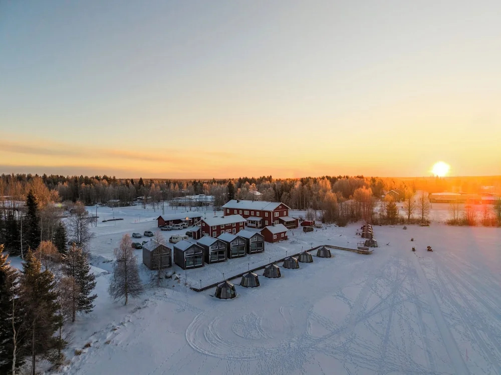 Aurora Lake Lodges