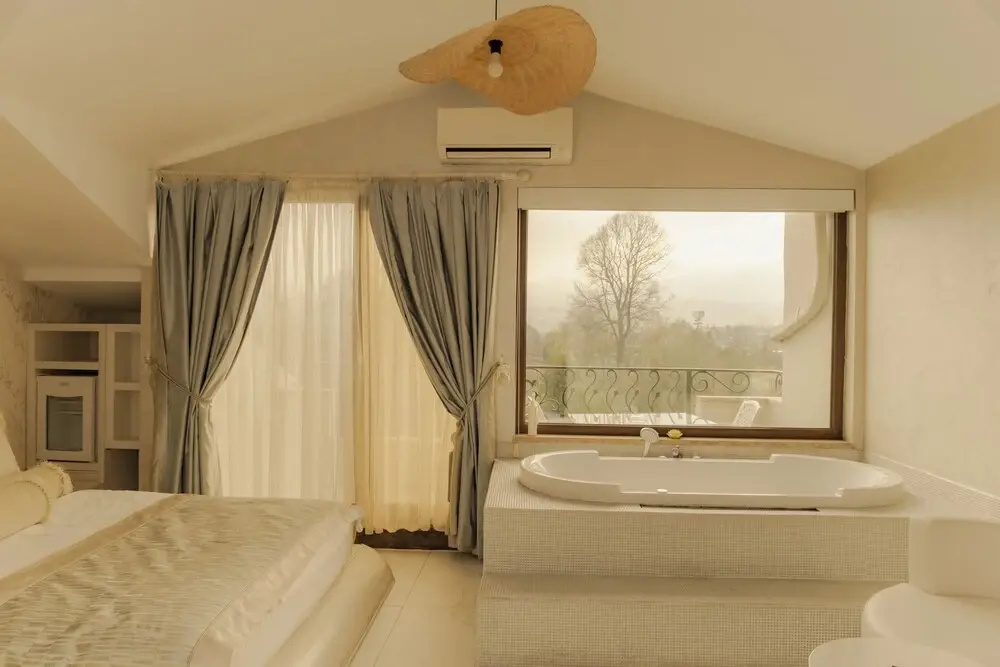 Double Suite with partial view (full double bed)