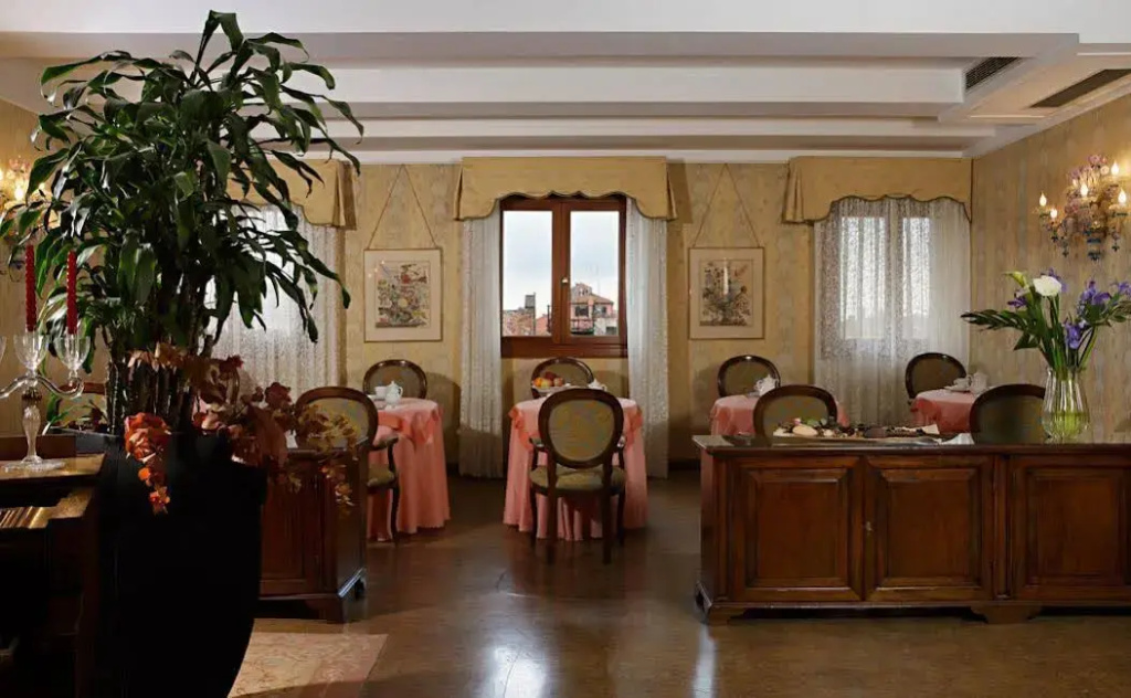 Hotel photo 13