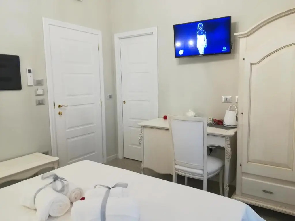 Standard Double room with balcony (full double bed)