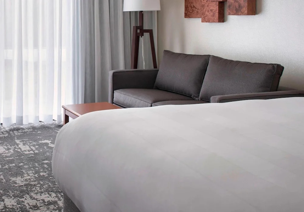 Standard Double room with balcony (full double bed)
