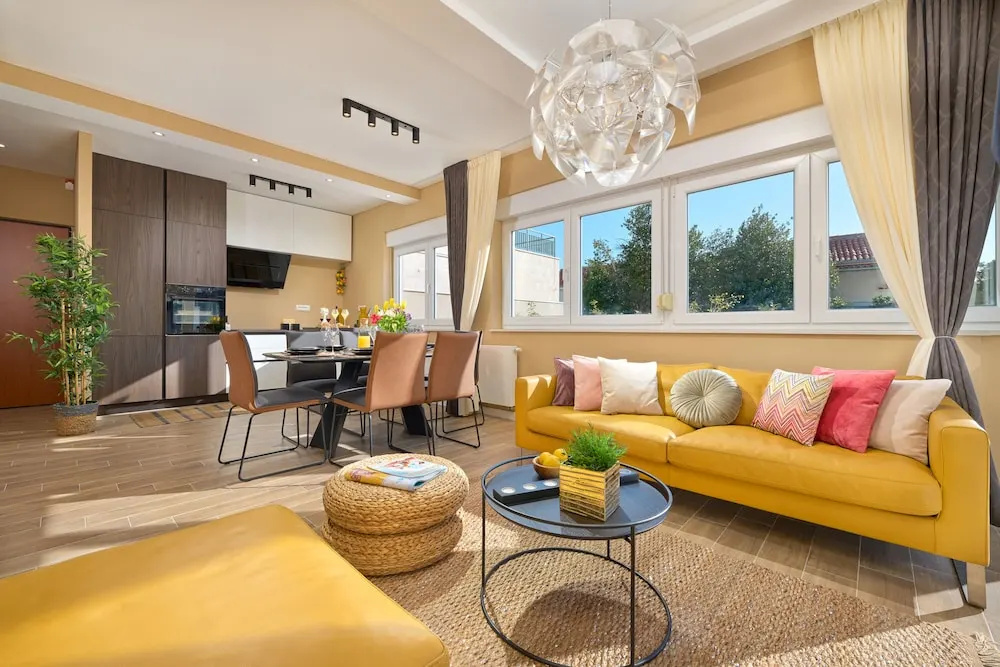 2 Bedrooms Apartment