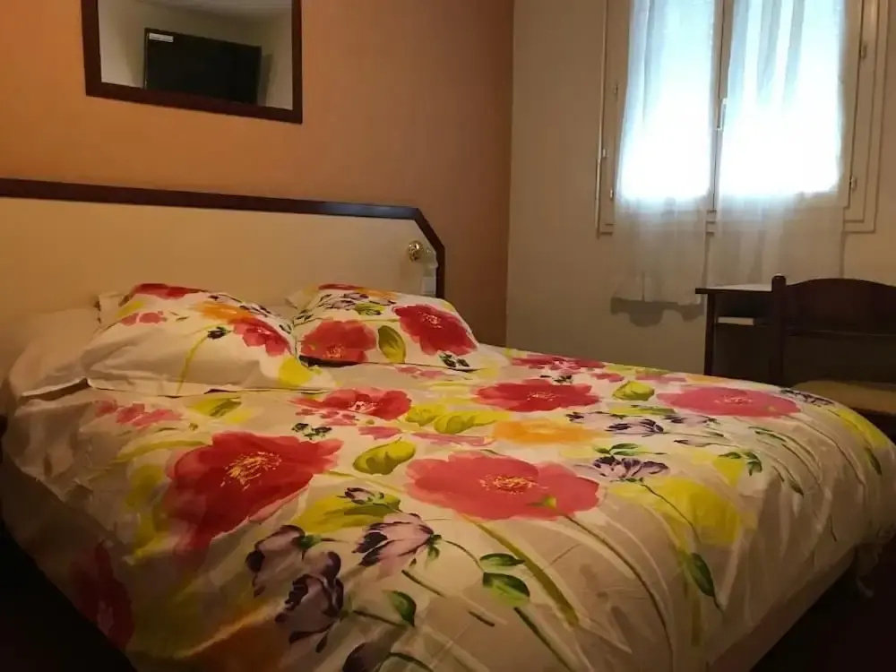 Classic Double room (full double bed)