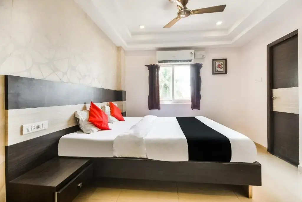 Hotel Rr Grand by OYO Rooms