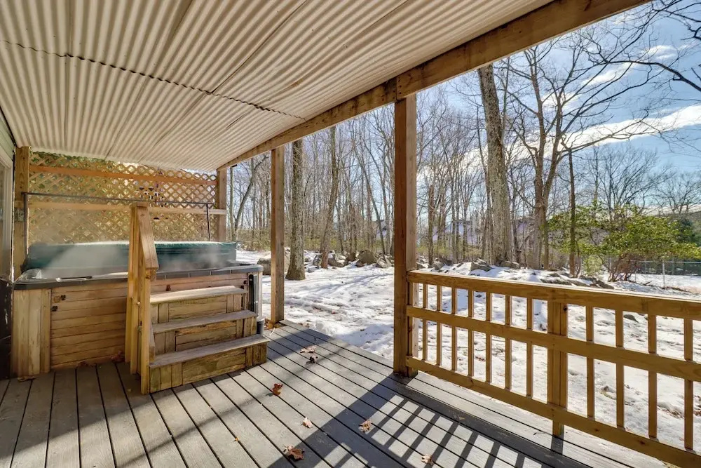 Hot Tub & Community Perks: Big Boulder Lake Escape