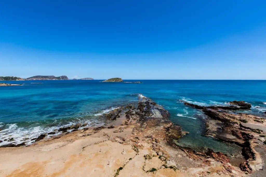 2 Bedrooms Premium Apartment with sea view