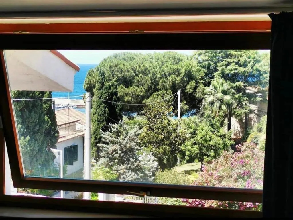 Standard Double room with sea view (full double bed)