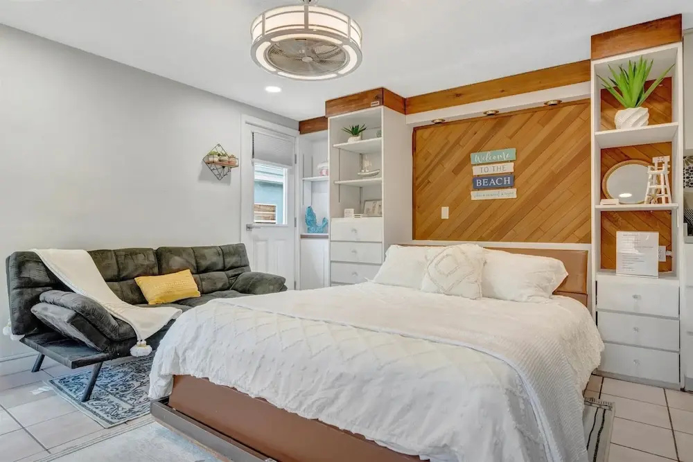 Standard Single room with balcony and with bay view