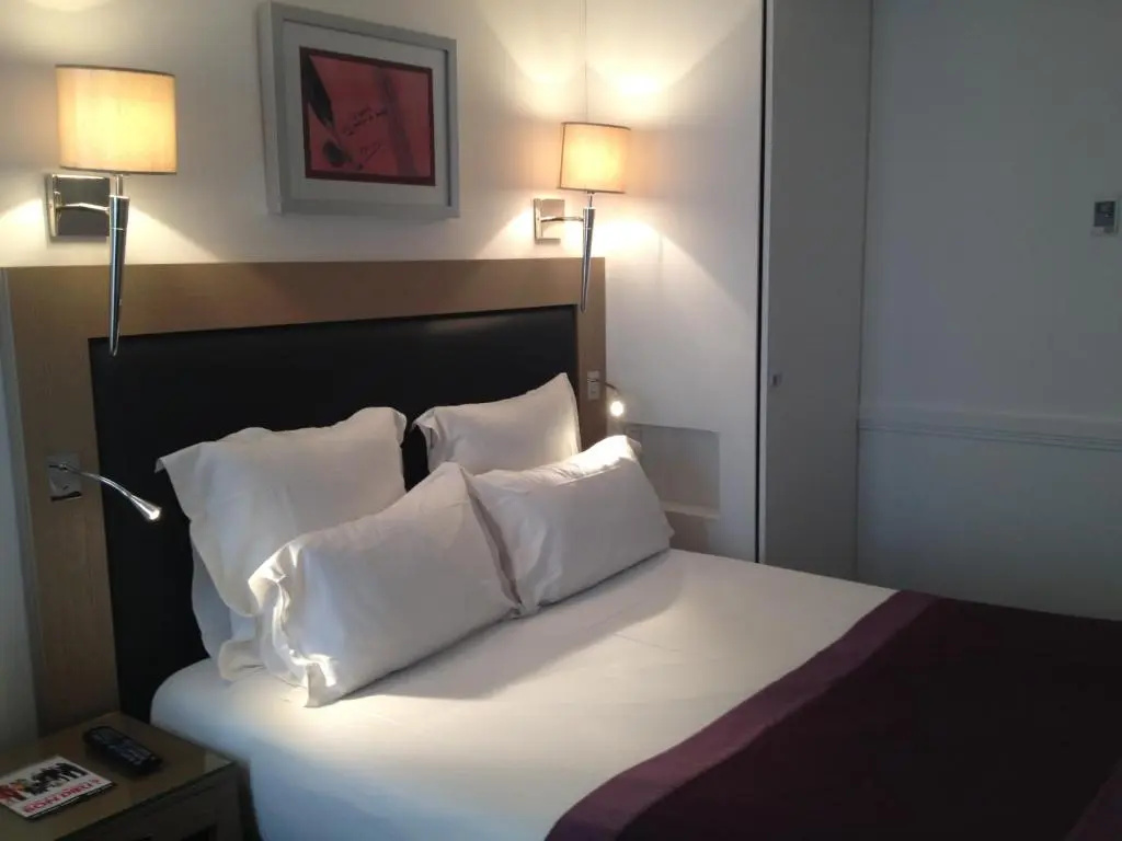 Standard Double Club room (full double bed)