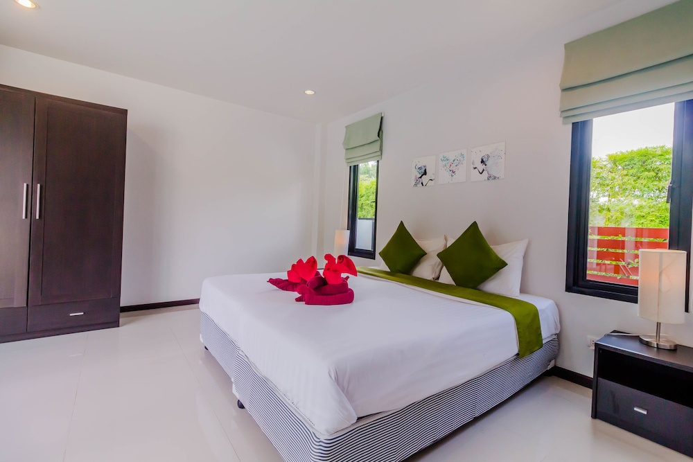 Tropical Pool Villas near Phuket Zoo