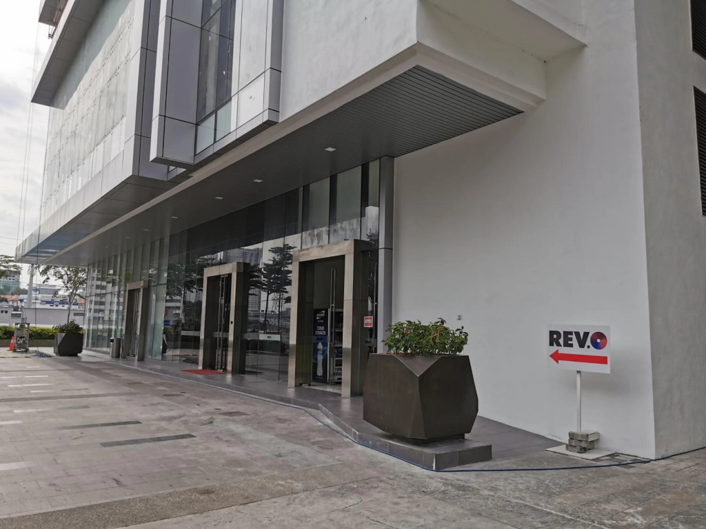 REVO at AURORA PLACE, Pavilion 2, 5 Minutes To AXIATA ARENA BUKIT JALIL FREE WIFI by De Harlequins Guesthouse