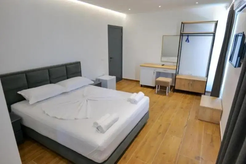 Standard Triple room with sea view