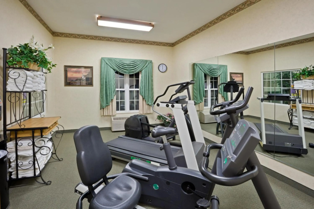 Country Inn & Suites by Radisson, Salina, KS - фото 18