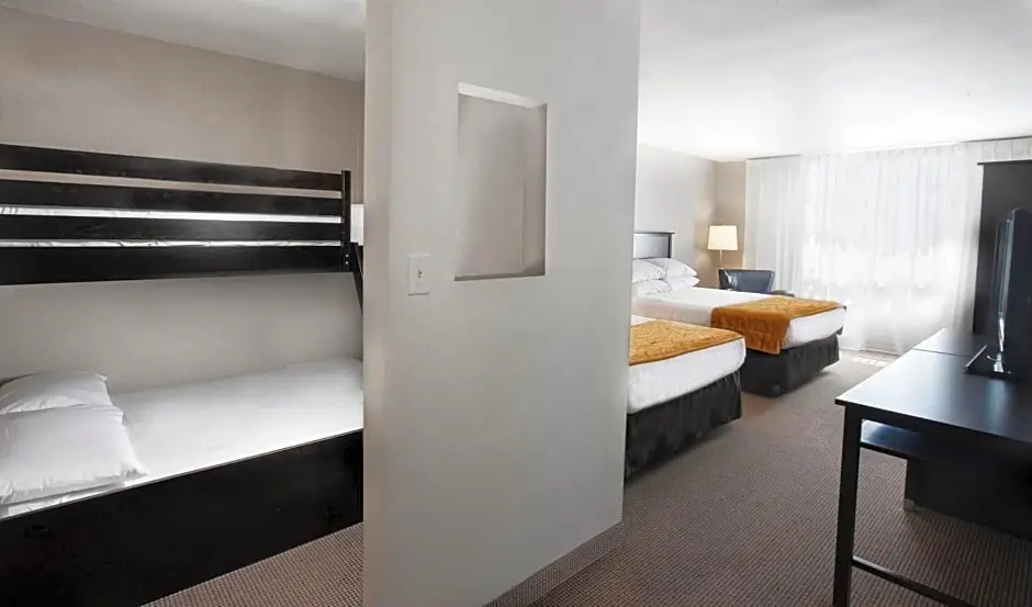 Deluxe Family Suite