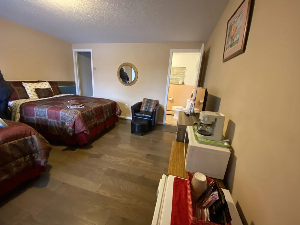 Standard Quadruple room with partial view