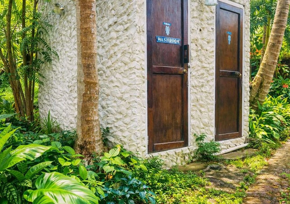 Dennis' Hideaway